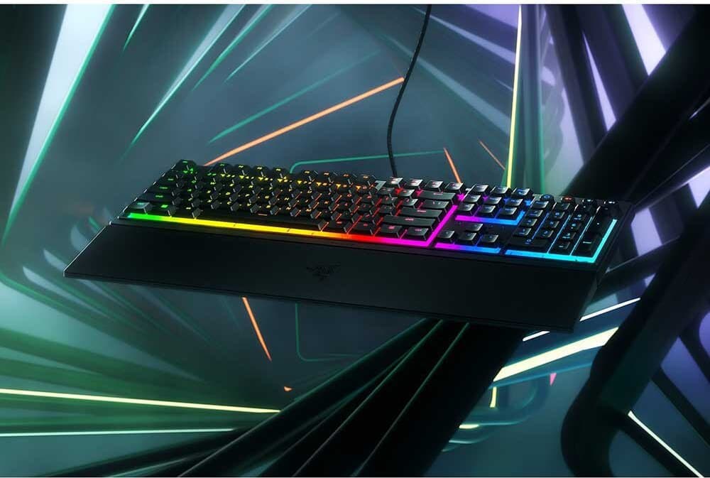 Клавиатура Razer Ornata V3, гейминг, RGB подсветка, черна, USB